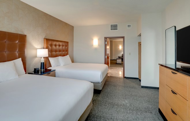 Drury Inn & Suites Dayton North - 2 Queen Bed Suite