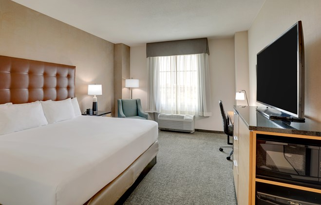Drury Inn & Suites Dayton North - King Deluxe