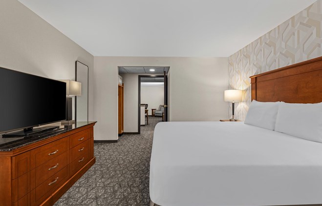 Drury Plaza Hotel St. Louis Creve Coeur - King Suite
