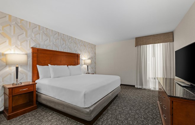 Drury Plaza Hotel St. Louis Creve Coeur - King Suite