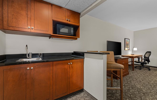Drury Plaza Hotel St. Louis Creve Coeur - King Suite