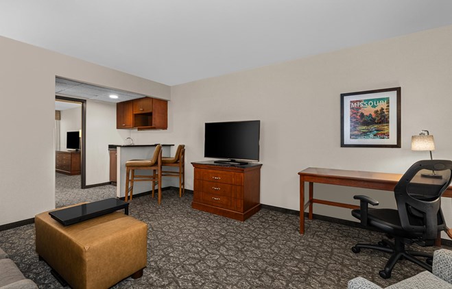Drury Plaza Hotel St. Louis Creve Coeur - King Suite