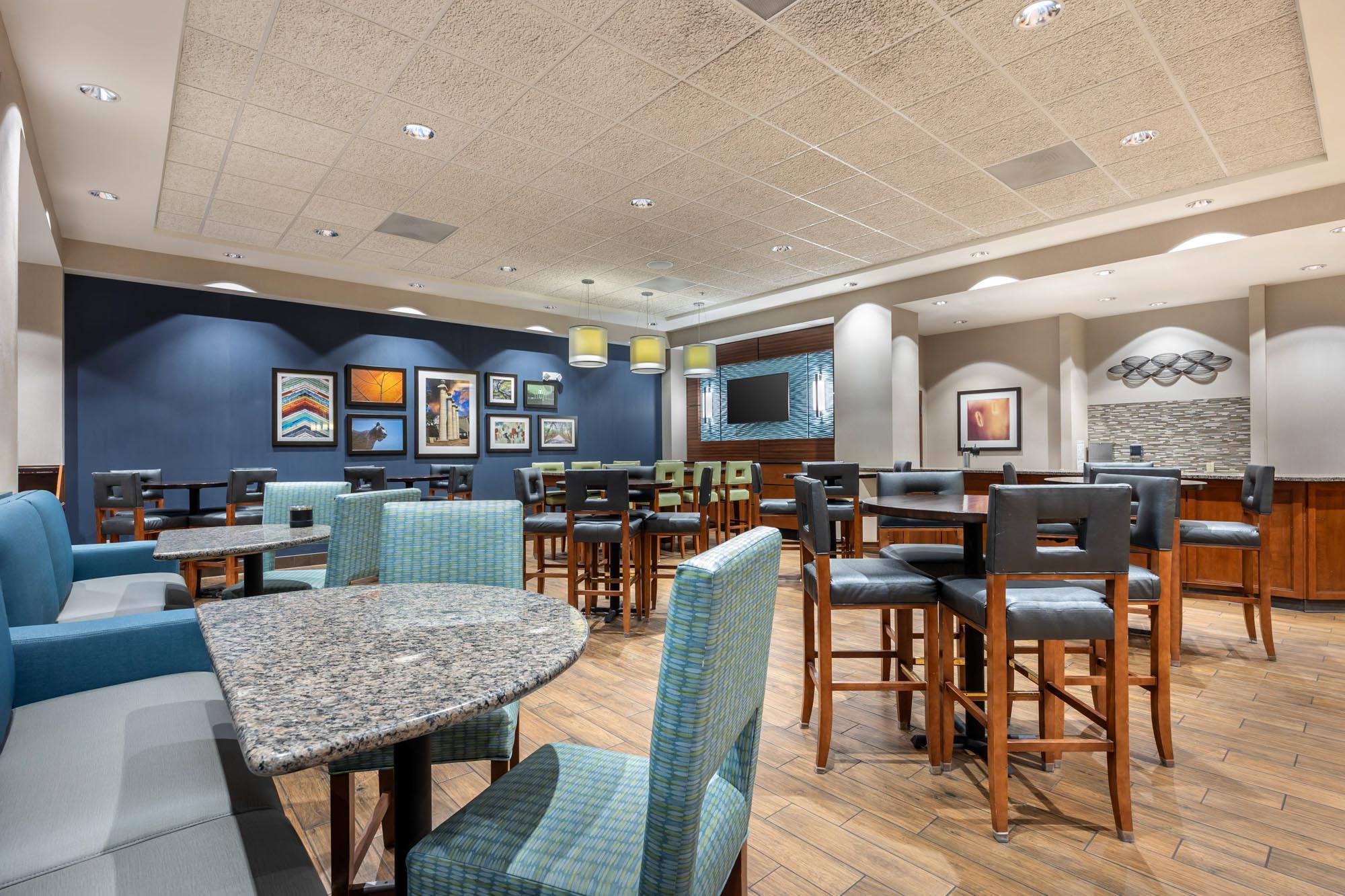 Drury Plaza Hotel Columbia - Dining Area