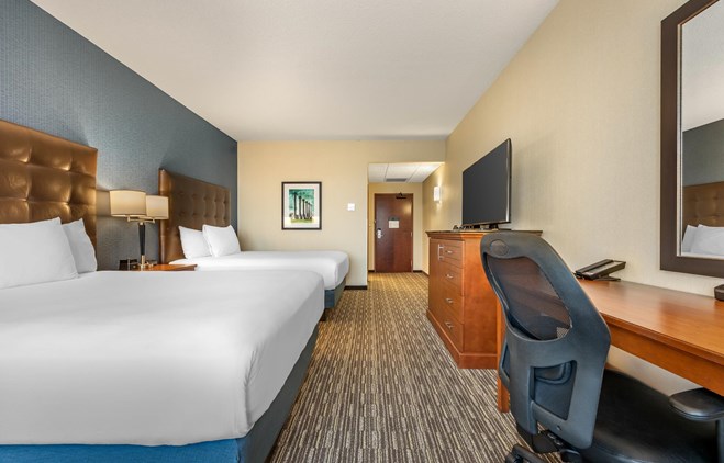 Drury Plaza Hotel Columbia - 2 Queens Deluxe