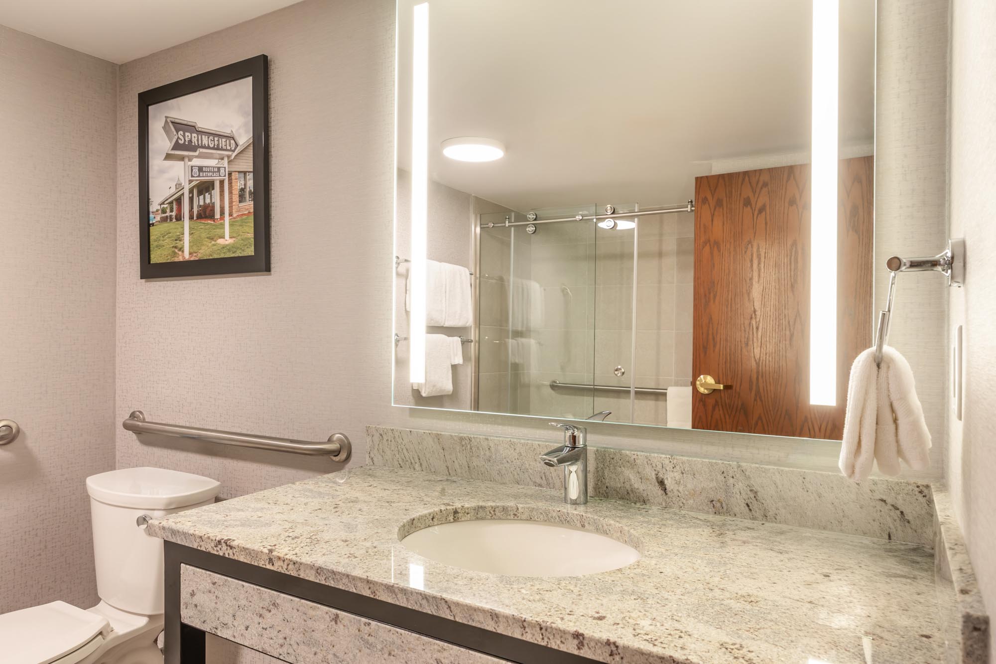 Drury Inn & Suites Springfield, MO - Bathroom