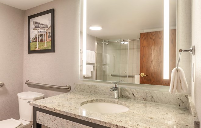 Drury Inn & Suites Springfield, MO - Bathroom