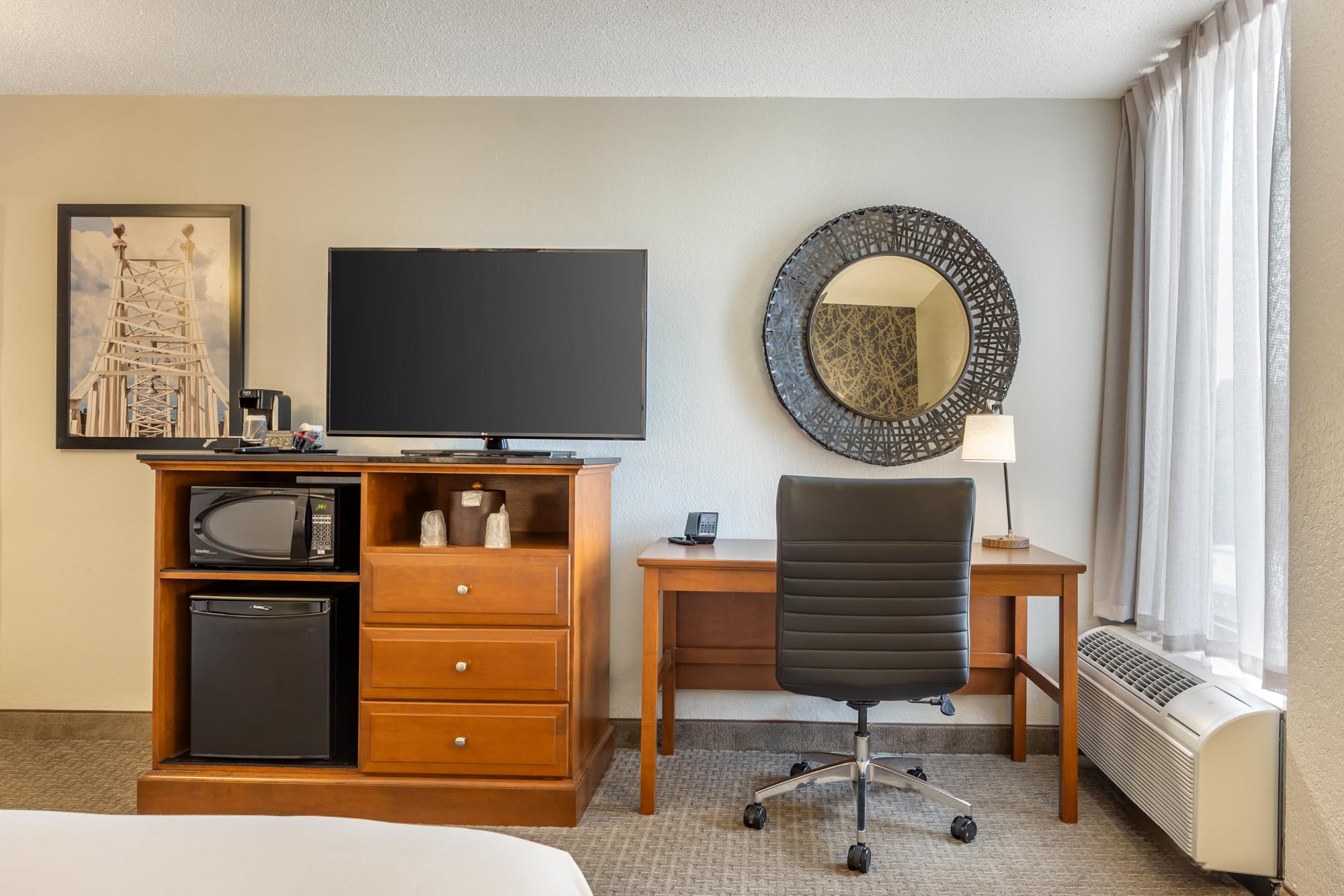 Drury Inn & Suites Springfield, MO - King Guestroom