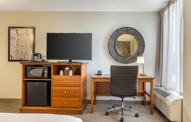 Drury Inn & Suites Springfield, MO - King Guestroom