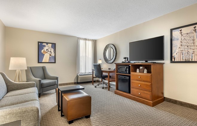 Drury Inn & Suites Springfield, MO - King Suite