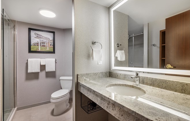 Drury Inn & Suites Springfield, MO - Bathroom