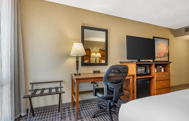 Drury Inn & Suites Jackson Missouri - 2 Queen Beds Deluxe
