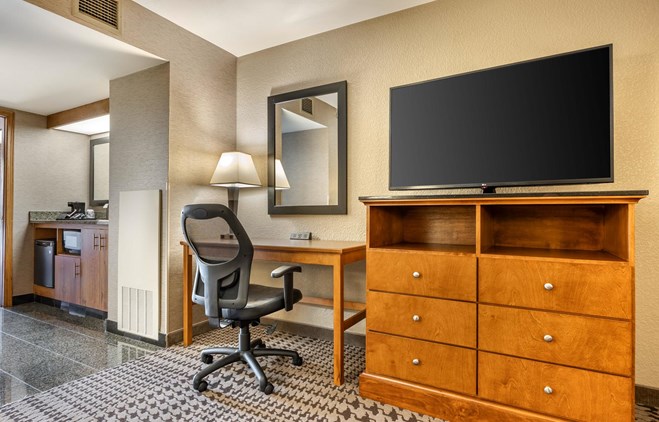 Drury Inn & Suites Jackson Missouri - 2 Queen Bed Suite