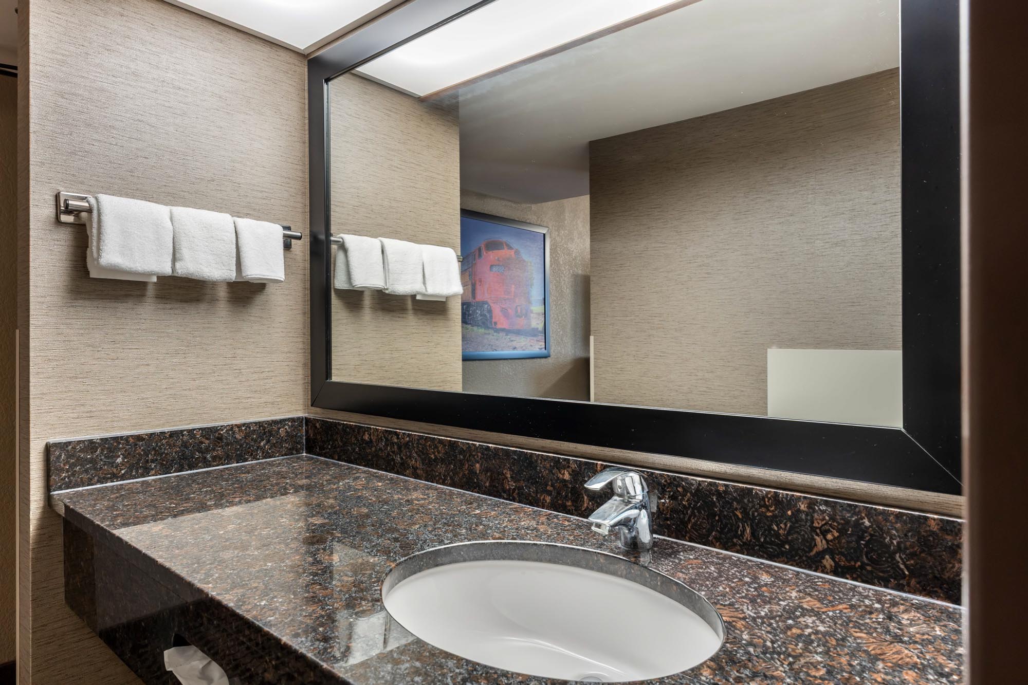 Drury Inn & Suites Jackson Missouri - Bathroom