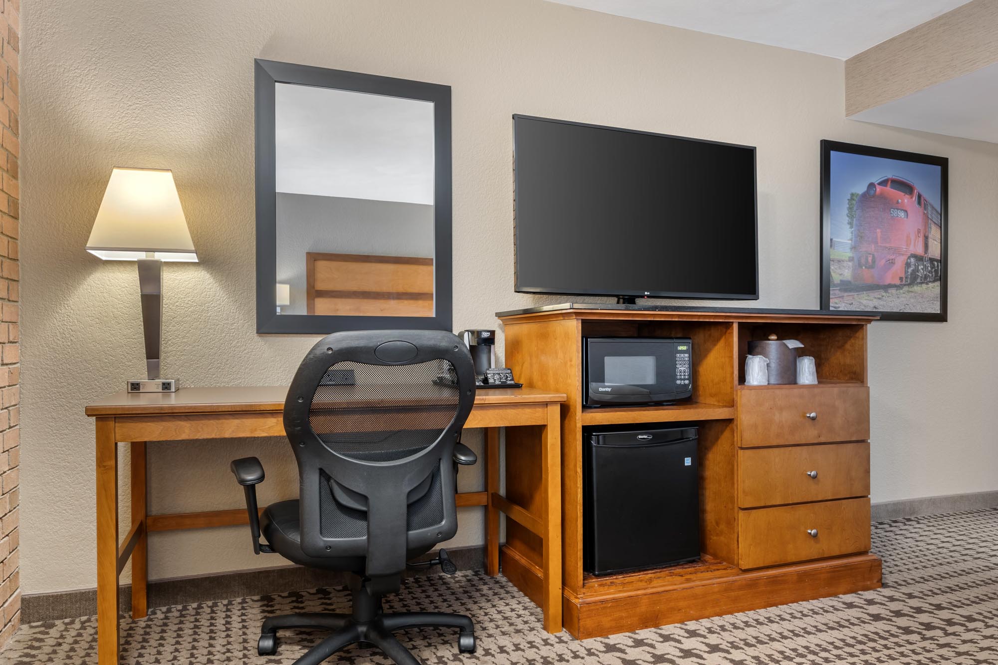 Drury Inn & Suites Jackson Missouri - King Guestroom