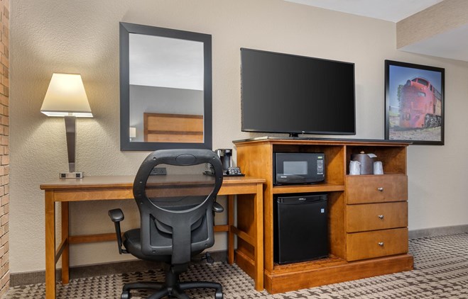 Drury Inn & Suites Jackson Missouri - King Guestroom