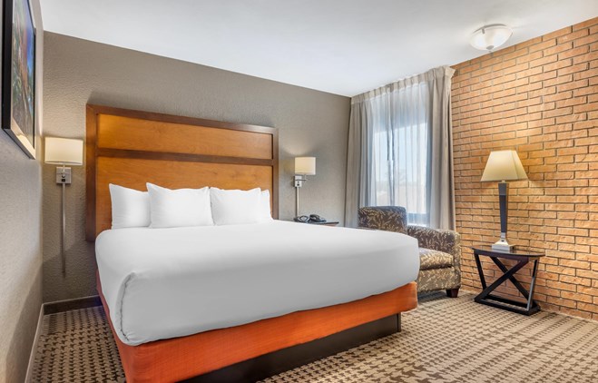 Drury Inn & Suites Jackson Missouri - King Guestroom