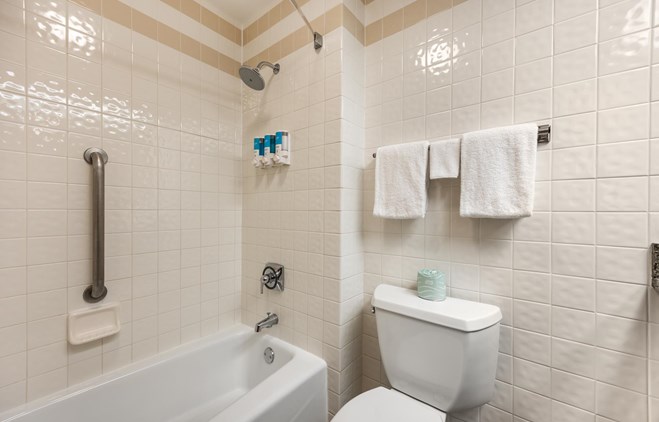Drury Inn & Suites Jackson Missouri - Bathroom