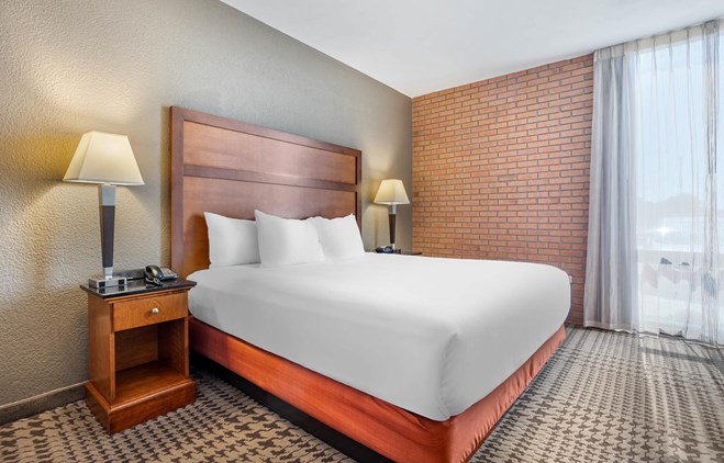 Drury Inn & Suites Jackson Missouri - King Suite