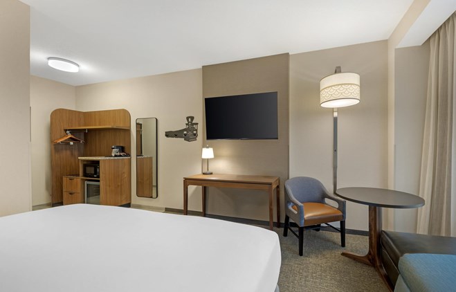1 King Bed Room
