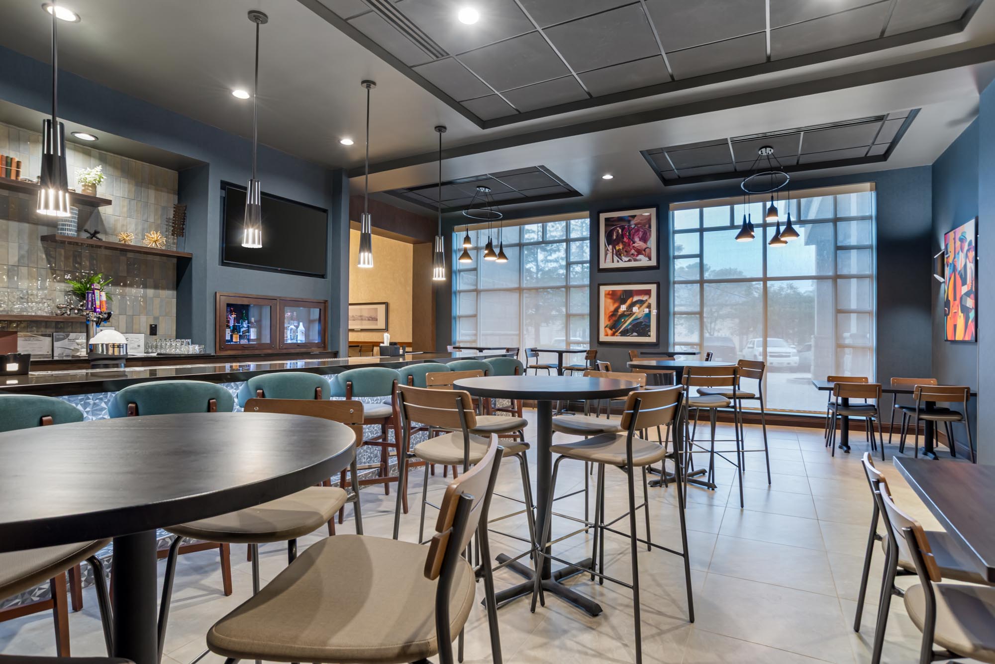 Drury Inn & Suites Baton Rouge - Kitchen + Bar