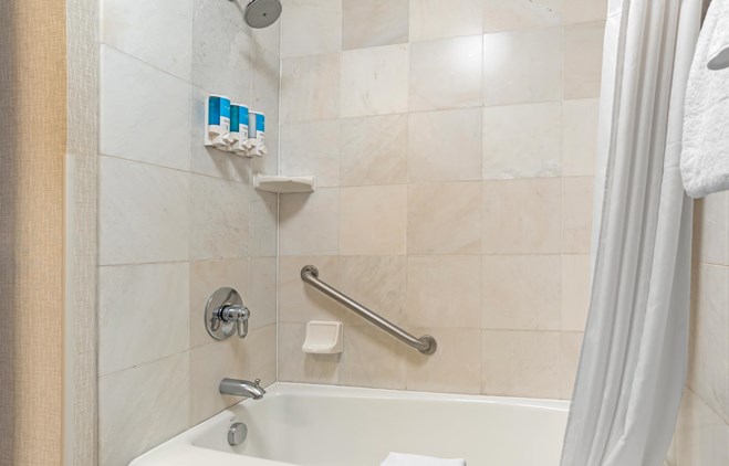 Drury Inn & Suites Baton Rouge - Guest Bath