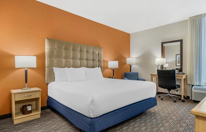 Pear Tree Inn Cape Girardeau West - 1 King Bed