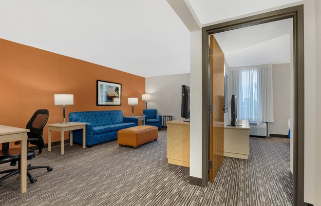 Pear Tree Inn Cape Girardeau West - King Suite
