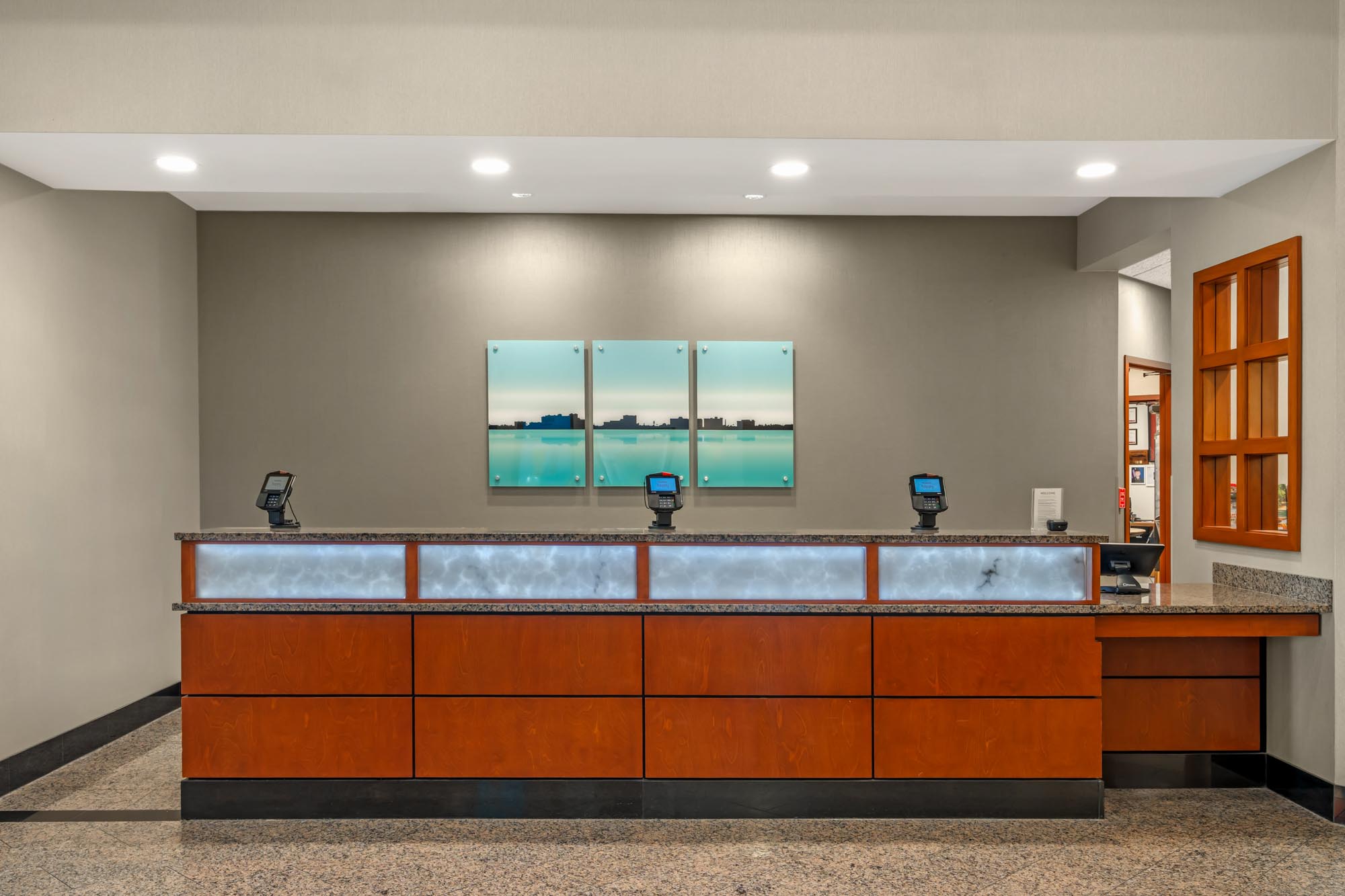 Drury Inn & Suites Fort Myers Airport FGCU - Front Desk