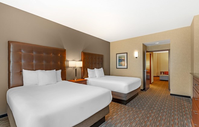 Drury Inn & Suites Fort Myers Airport FGCU - 2 Queen Bed Suite