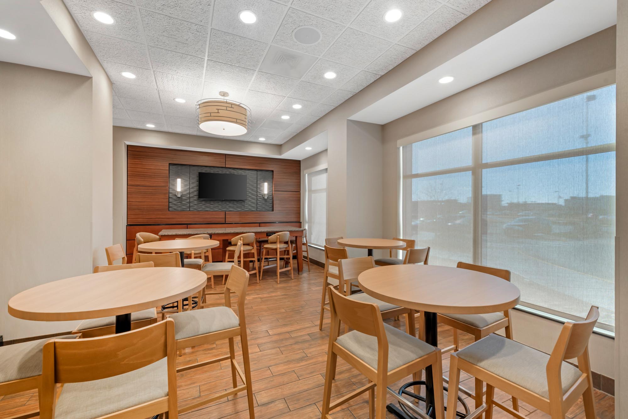 Drury Plaza Hotel Colorado Springs Near the Air Force Academy - Dining Area