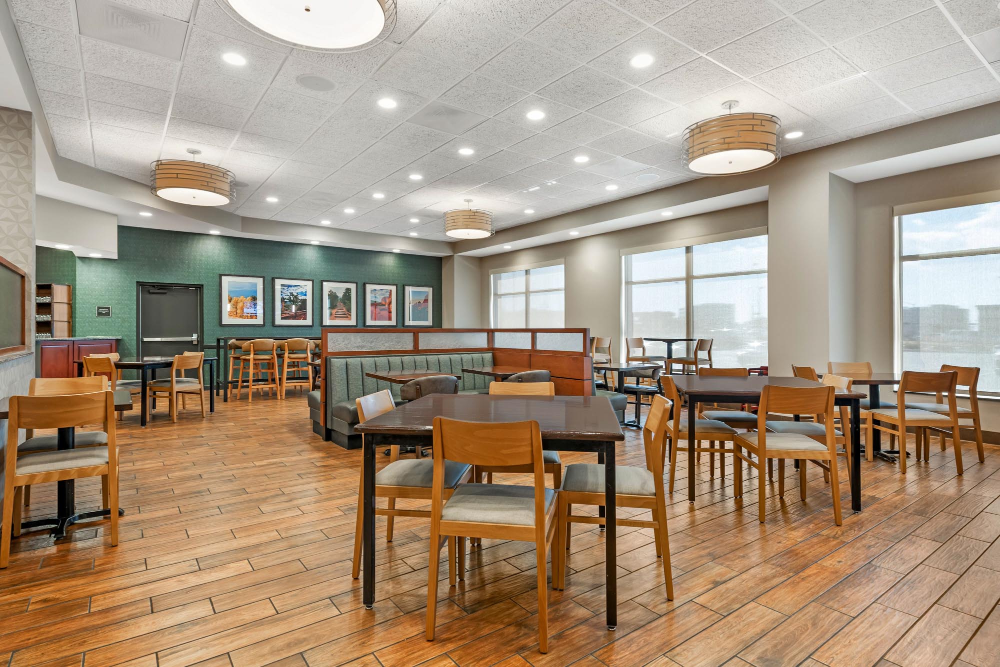 Drury Plaza Hotel Colorado Springs Near the Air Force Academy - Dining Area