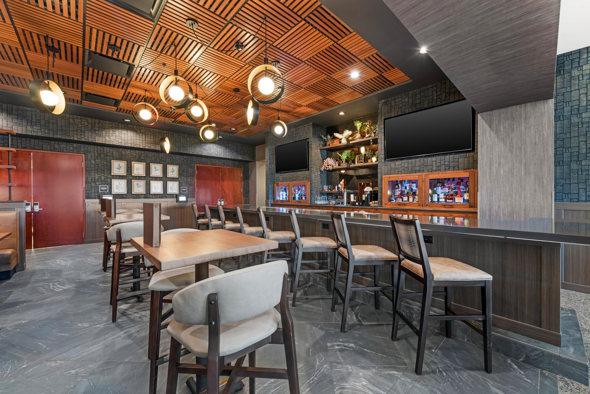 Drury Plaza Hotel Colorado Springs Near the Air Force Academy - Kitchen + Bar