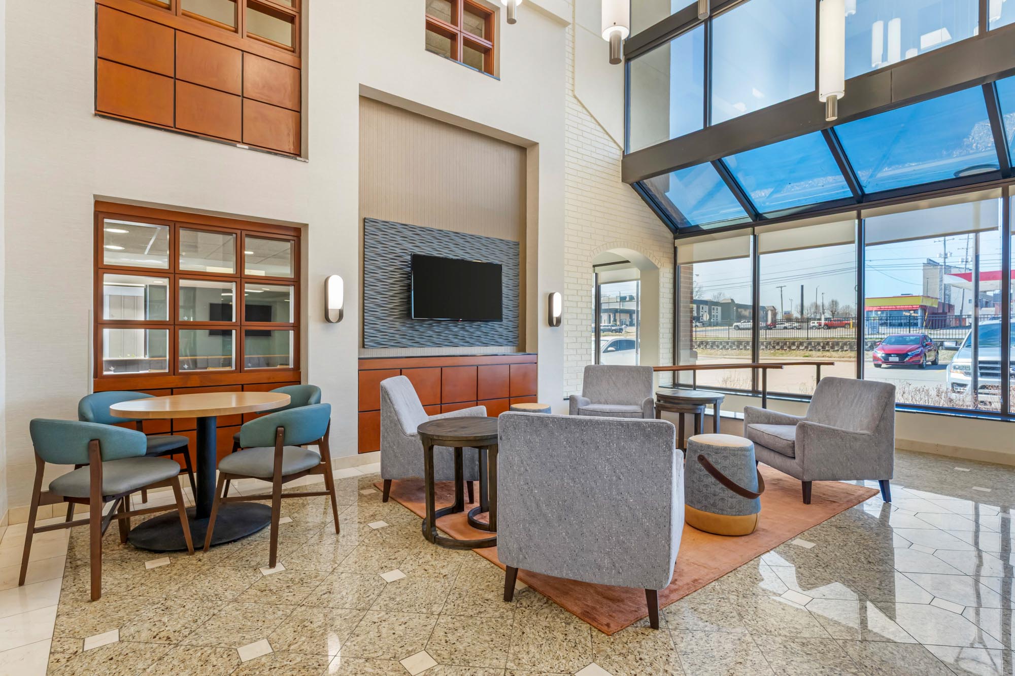 Drury Inn & Suites Joplin - Lobby