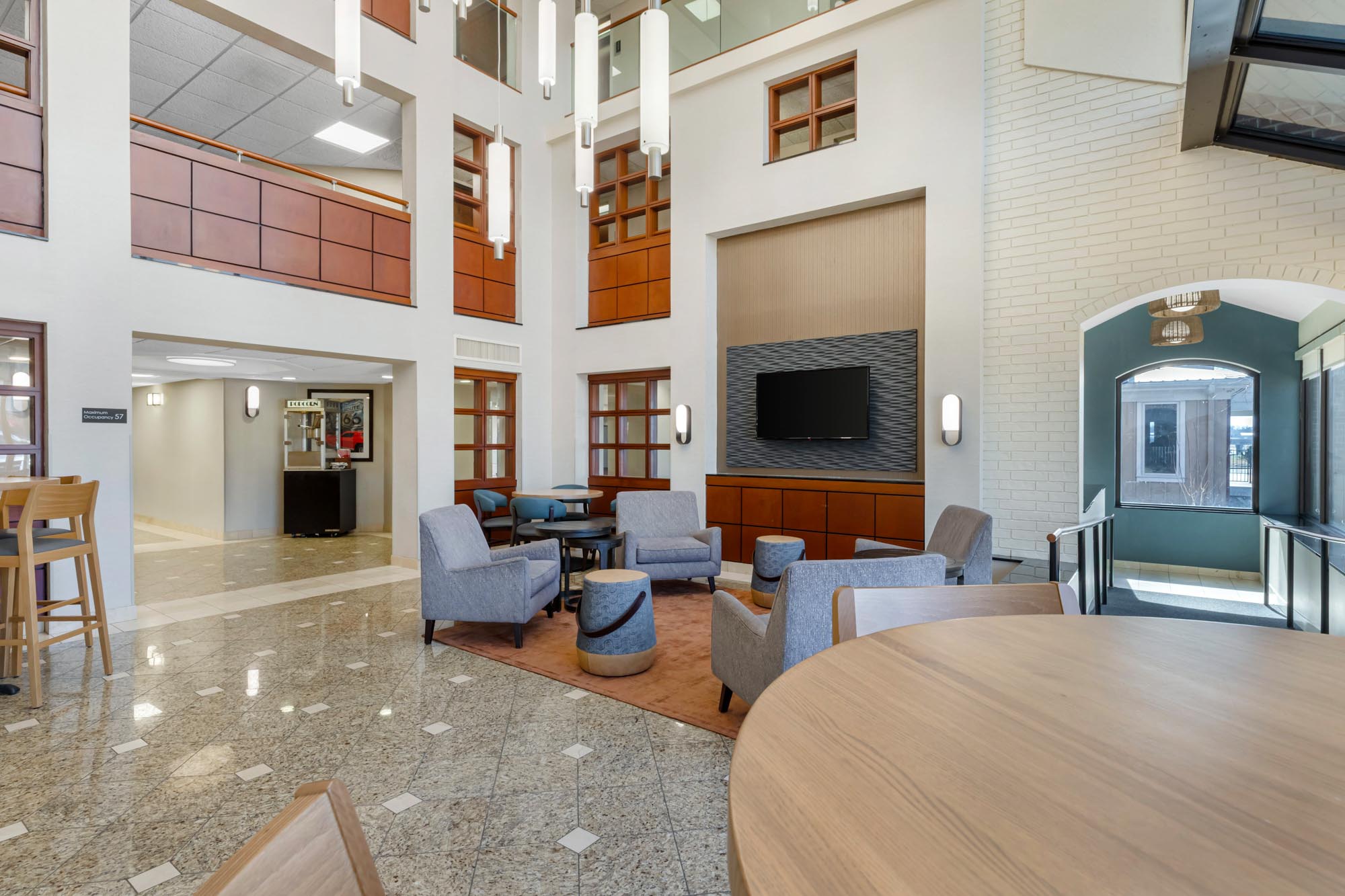 Drury Inn & Suites Joplin - Lobby