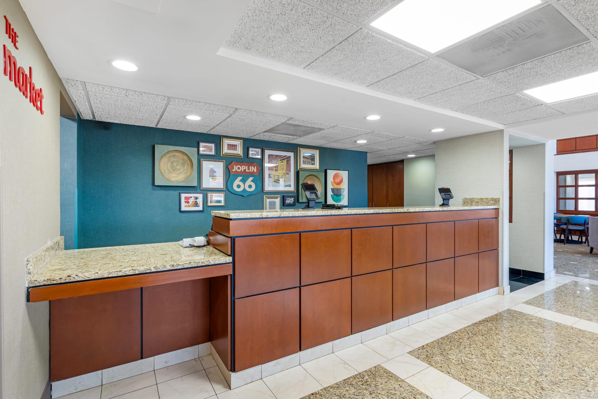 Drury Inn & Suites Joplin - Lobby