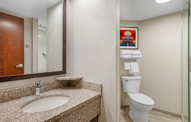 Drury Inn & Suites Joplin - Bath
