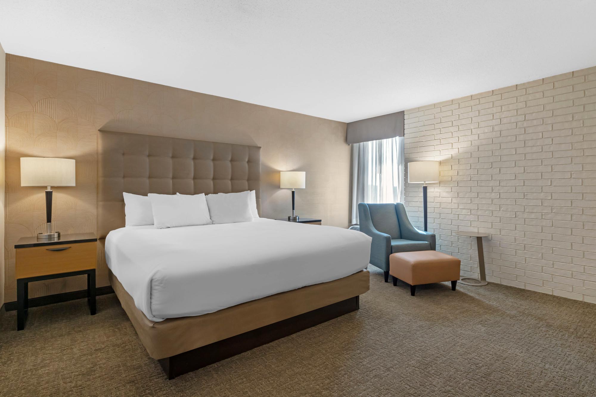 Drury Inn & Suites Joplin - 1 King Bed