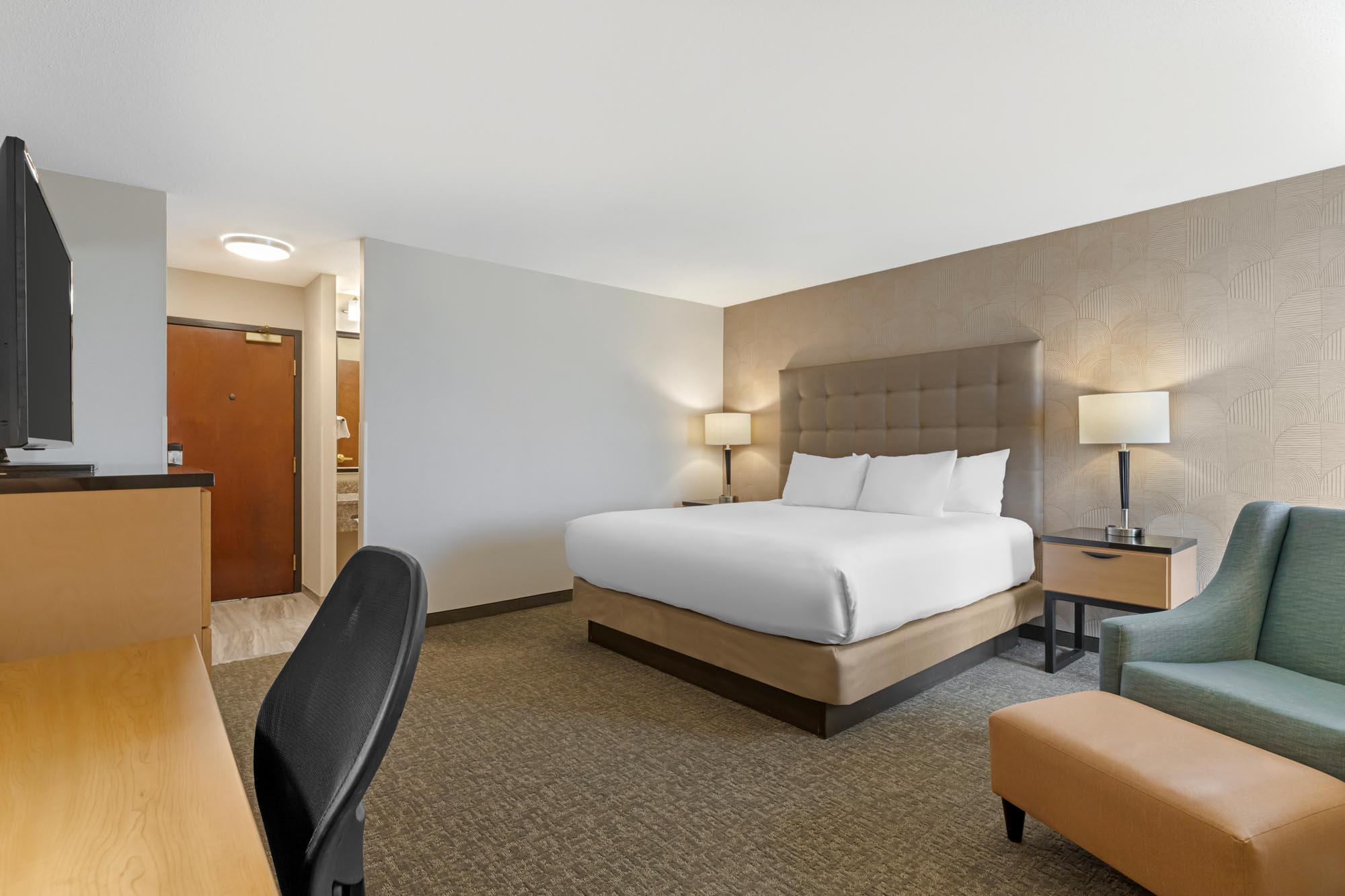 Drury Inn & Suites Joplin - 1 King Bed