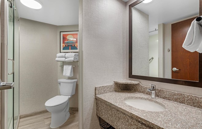 Drury Inn & Suites Joplin - Bath