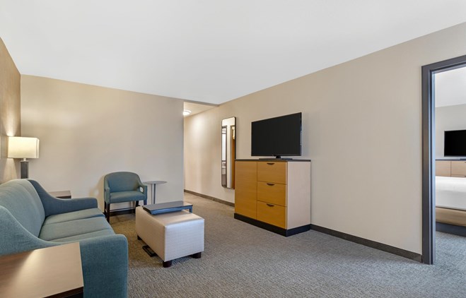 Drury Inn & Suites Joplin - 1 King Bed Suite
