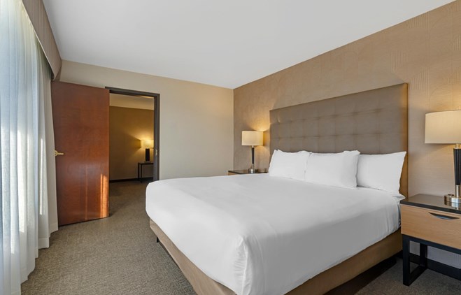 Drury Inn & Suites Joplin - 1 King Bed Suite