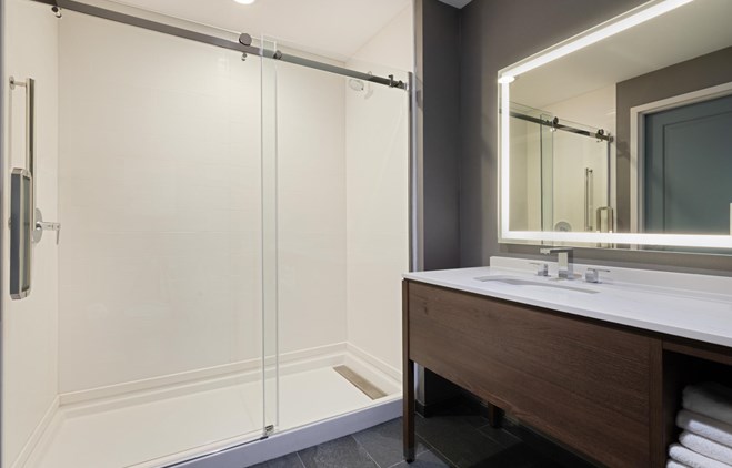 Drury Inn & Suites Destin Miramar Beach - Guest Bath