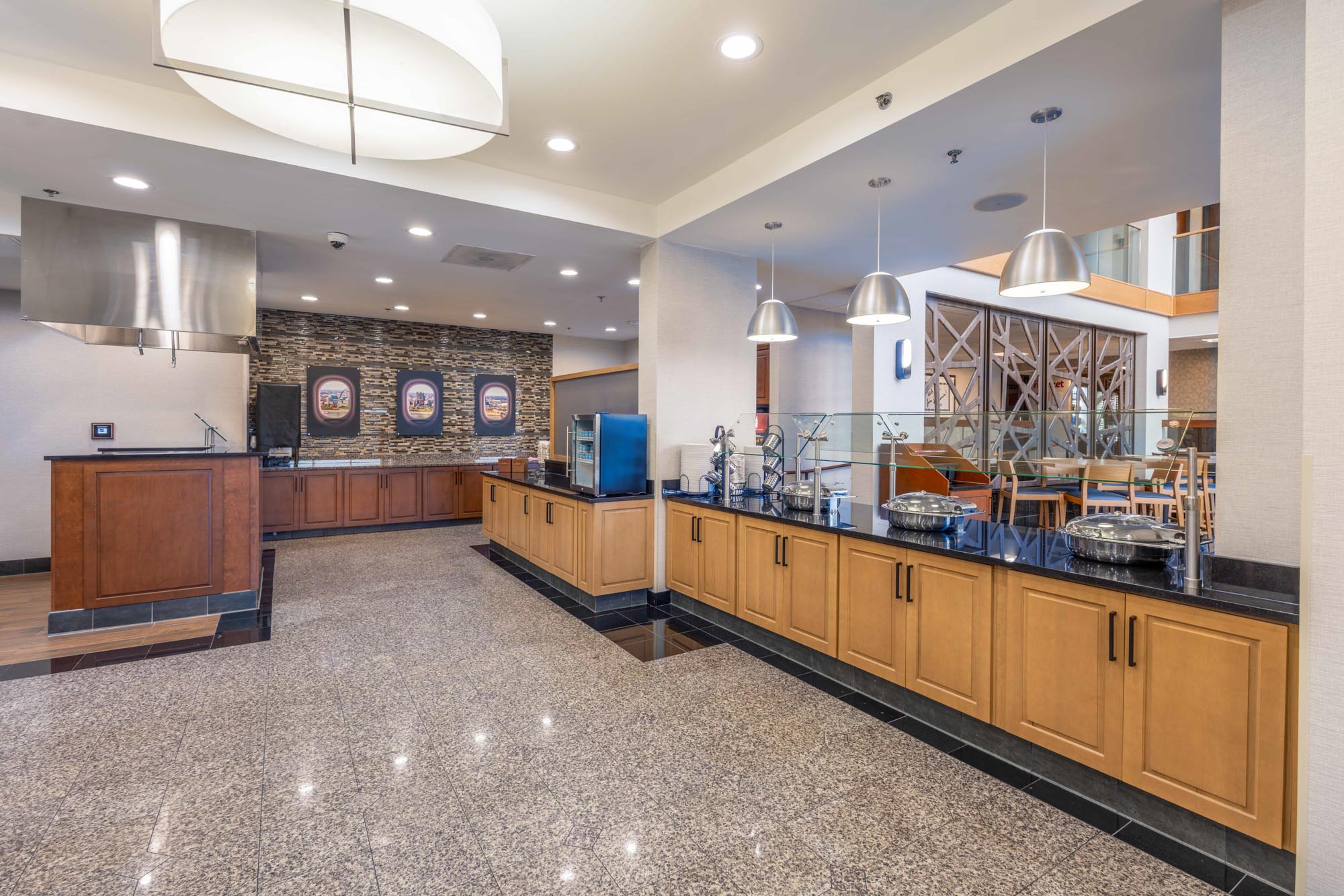 Drury Inn & Suites St. Louis Airport - Dining Area