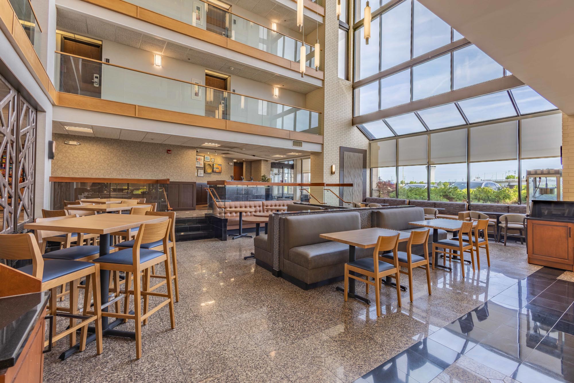 Drury Inn & Suites St. Louis Airport - Lobby
