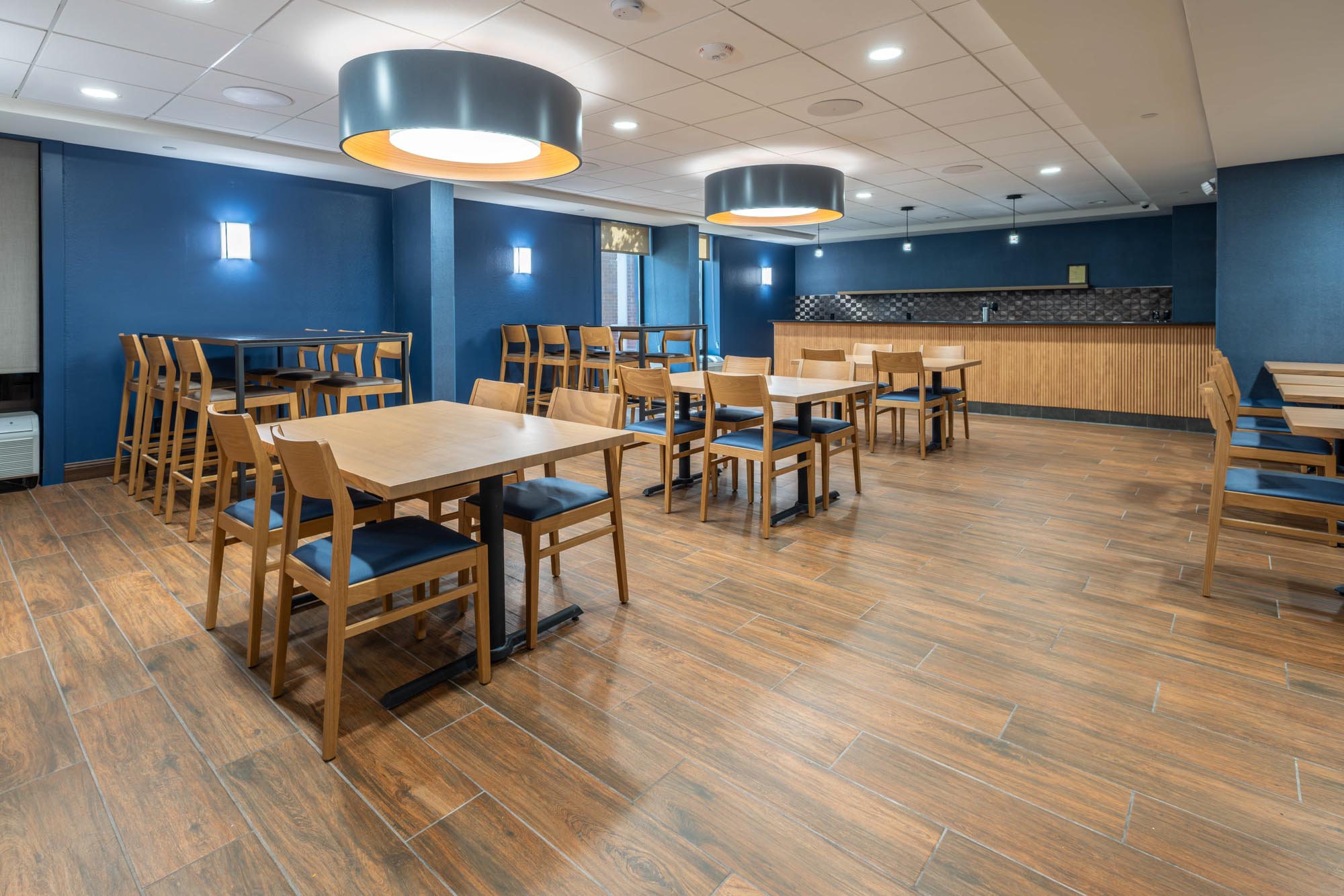 Drury Inn & Suites St. Louis Airport - Dining Area