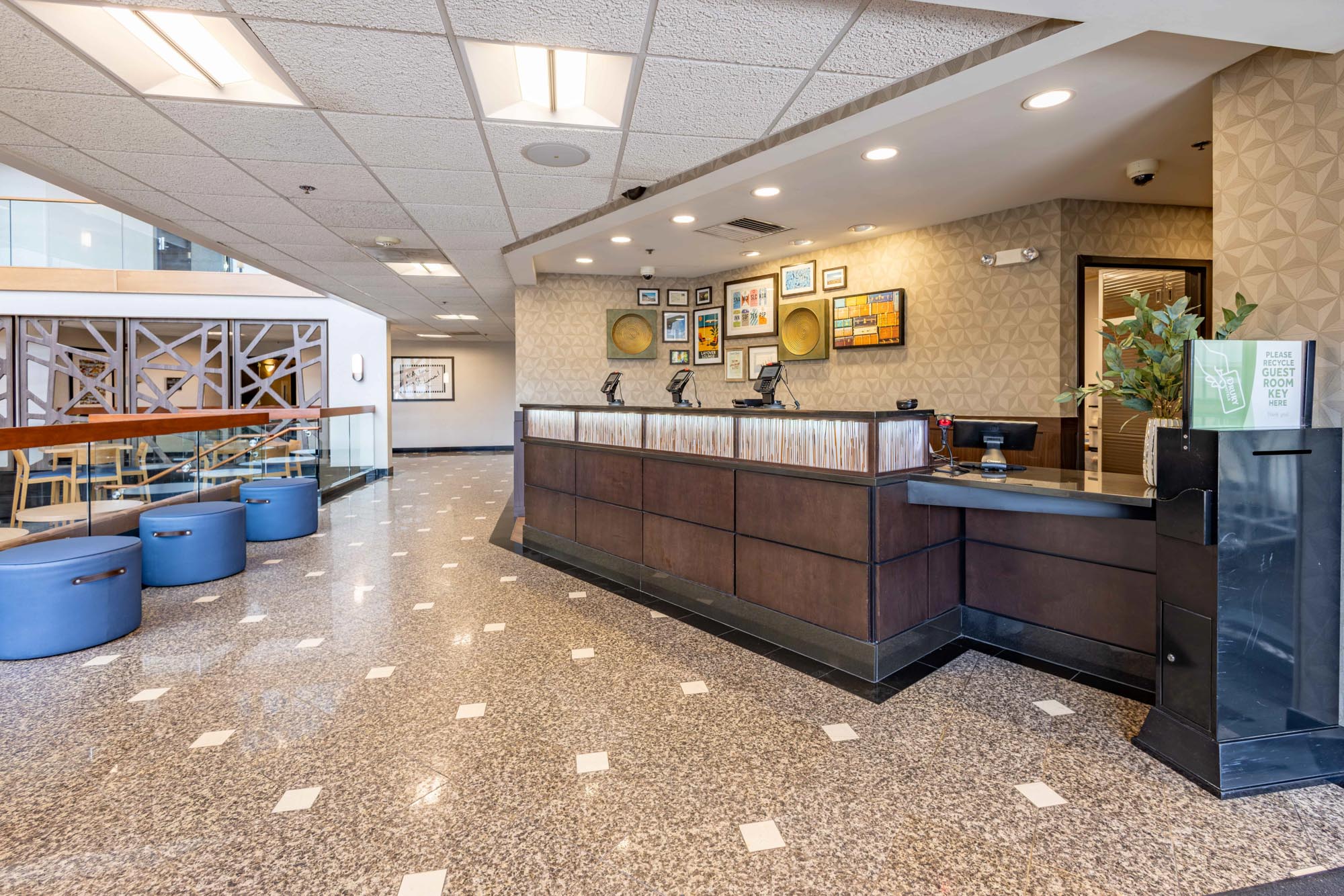 Drury Inn & Suites St. Louis Airport - Lobby