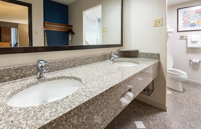 Drury Inn & Suites St. Louis Airport - Bath