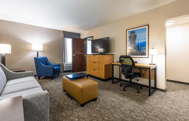 Drury Inn & Suites St. Louis Airport -  King Suite