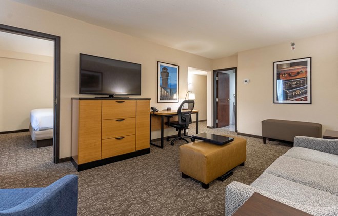 Drury Inn & Suites St. Louis Airport -  King Suite