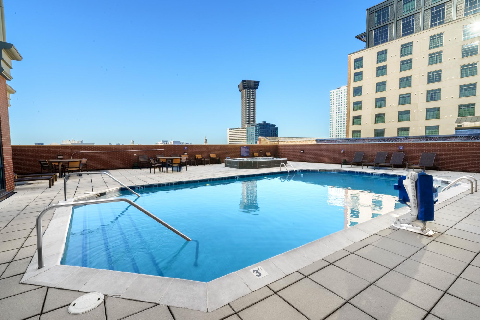 Drury Plaza Hotel New Orleans - Rooftop Pool